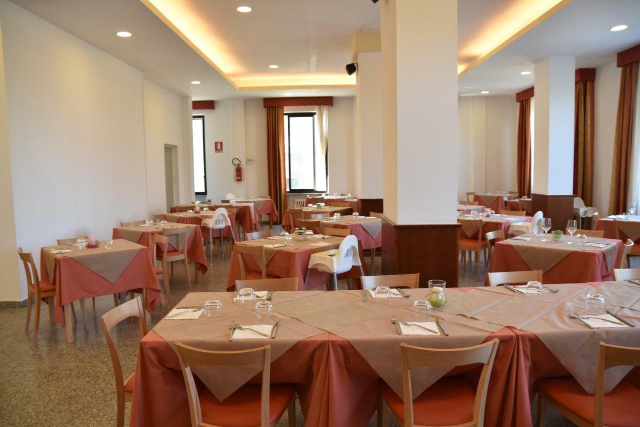 Hotel Excelsior Montesilvano Marina Esterno foto