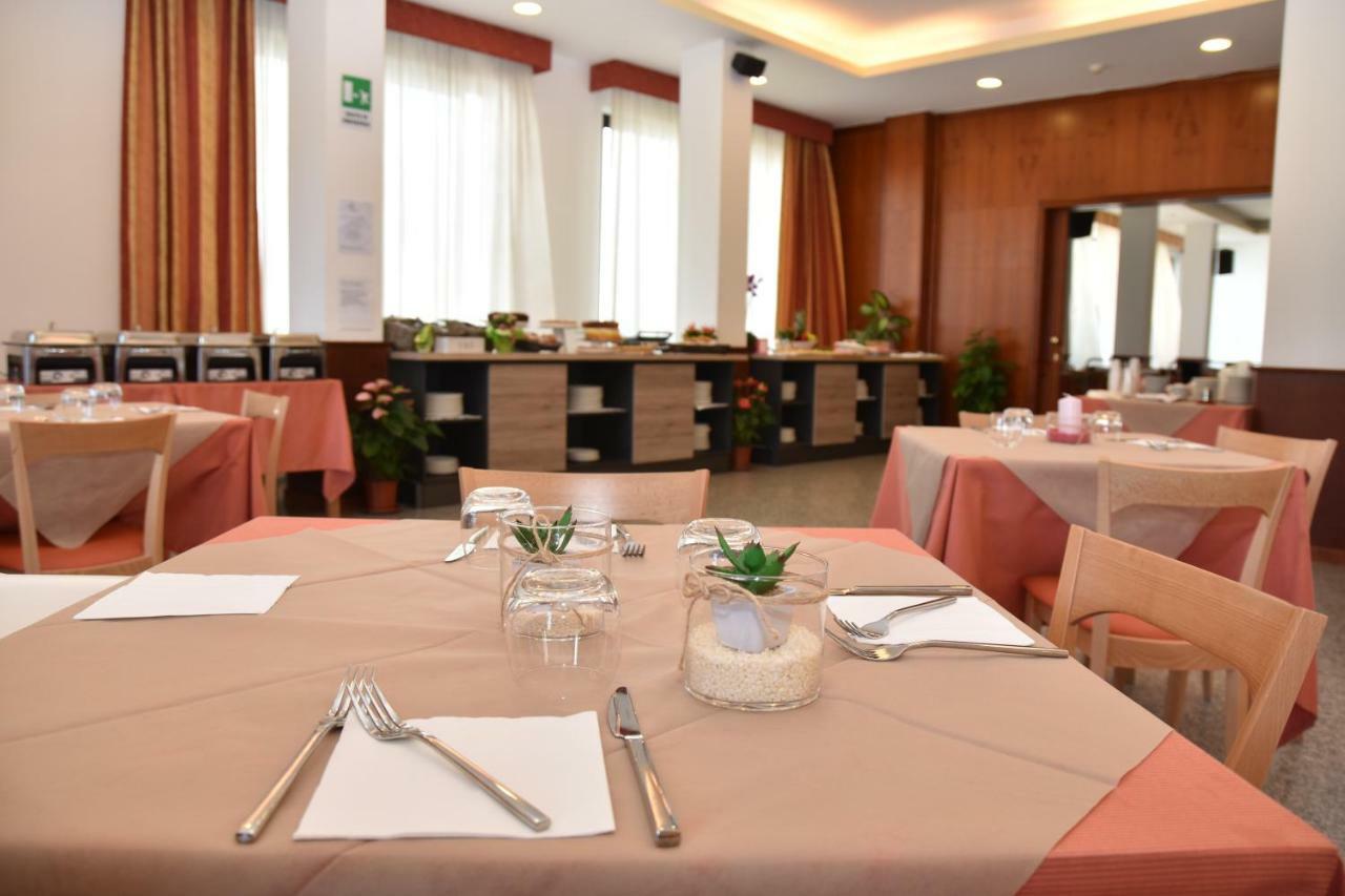 Hotel Excelsior Montesilvano Marina Esterno foto