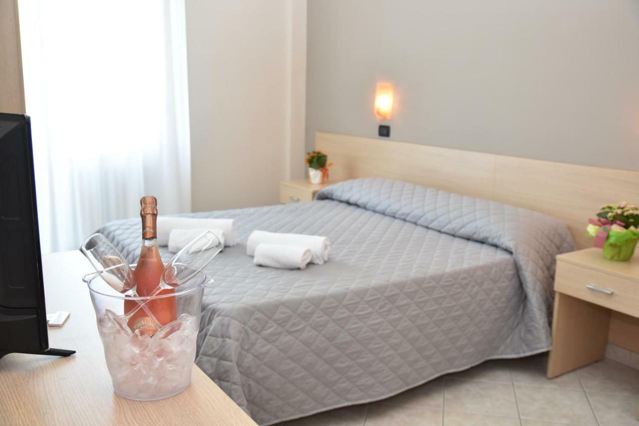 Hotel Excelsior Montesilvano Marina Esterno foto